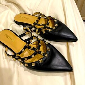 Excellent condition black flats with gold studs. Size 40. Fits 8 1/2 to 9